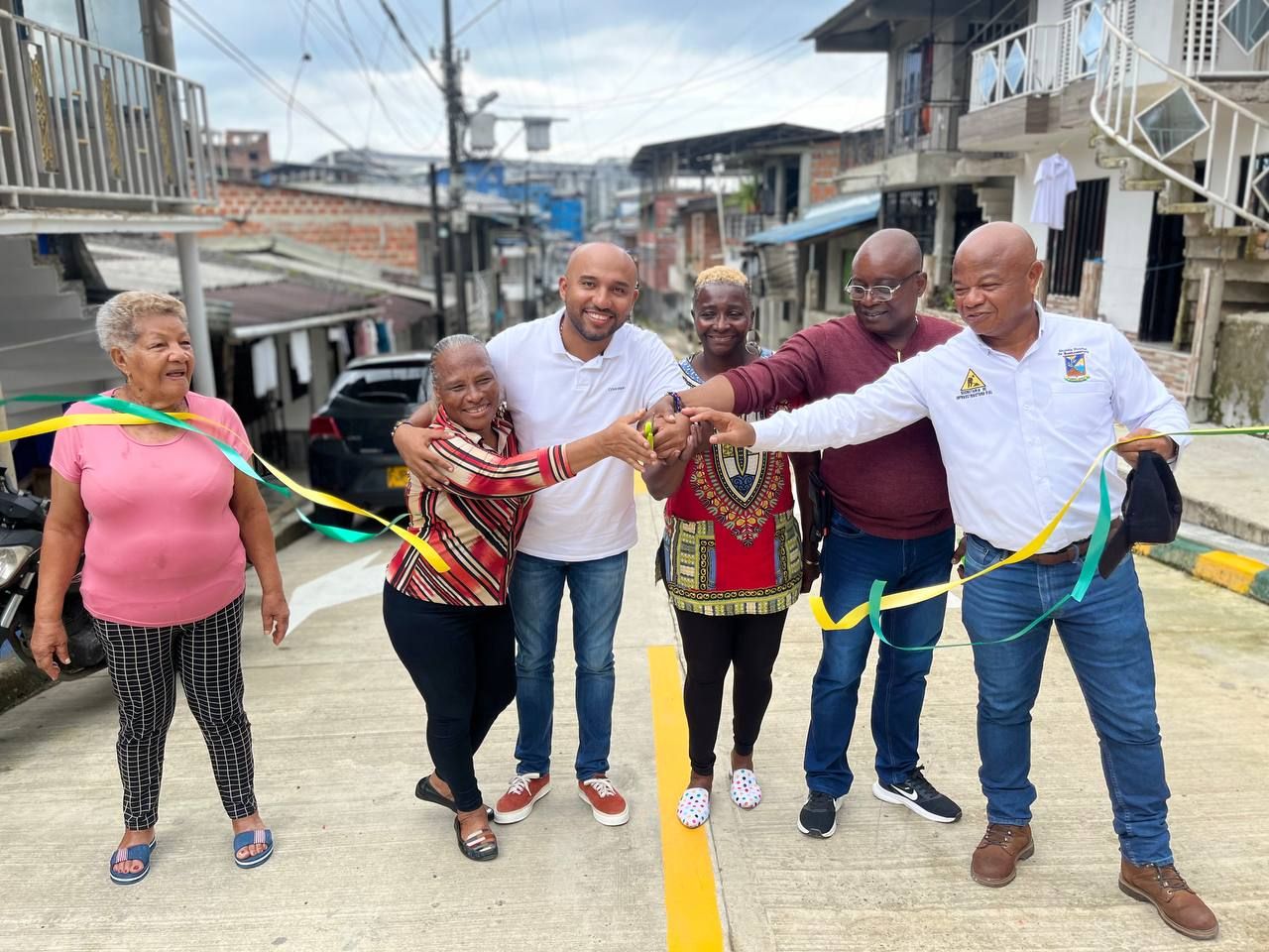 Administración Distrital entregó pavimentaciones en los barrios Doña Ceci y El Cambio después de esperar décadas para cumplir el sueño
