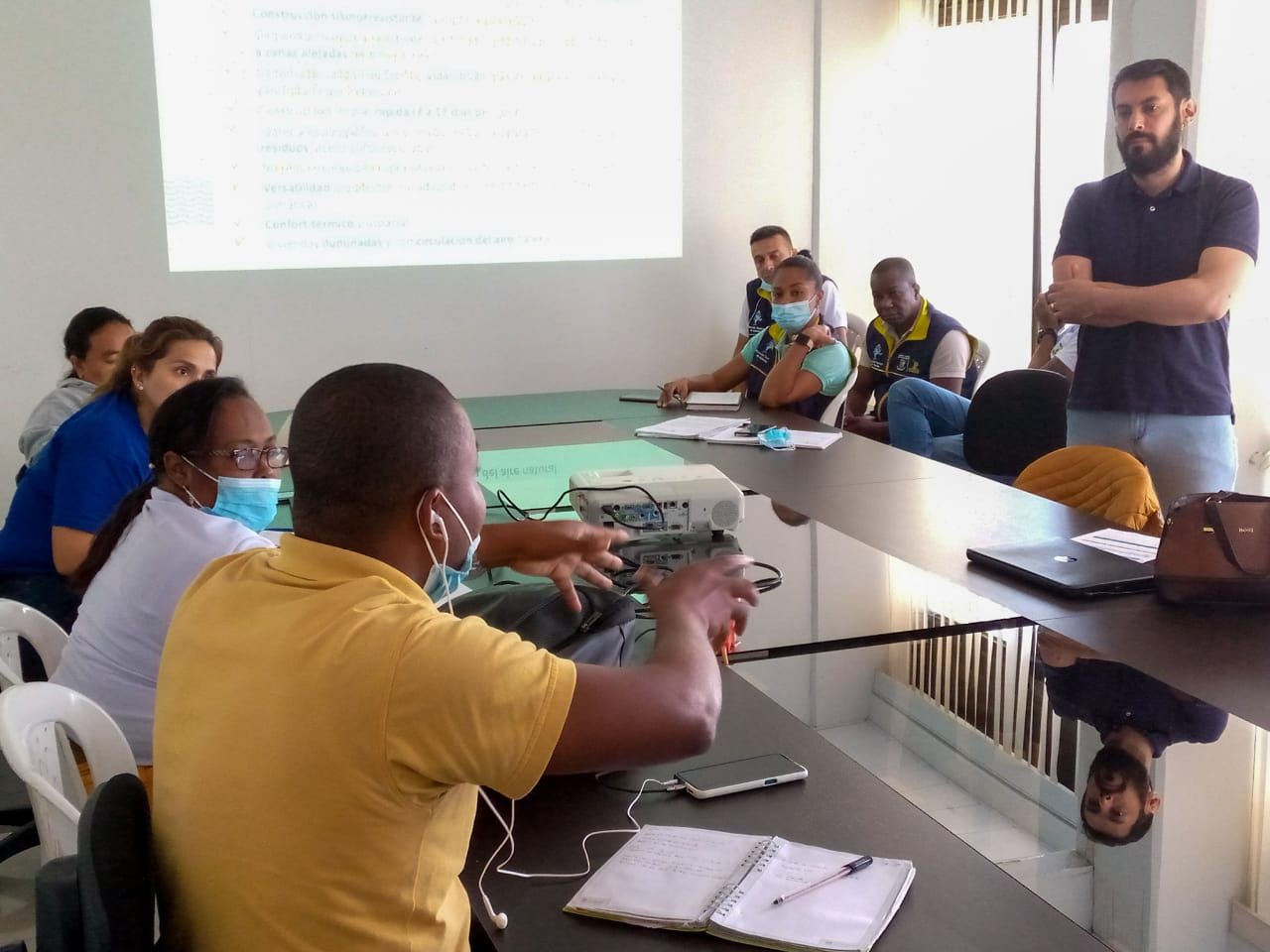 Alcaldía Distrital realiza articulación con el Ministerio de Vivienda para garantizar casas a familias de Yurumanguí