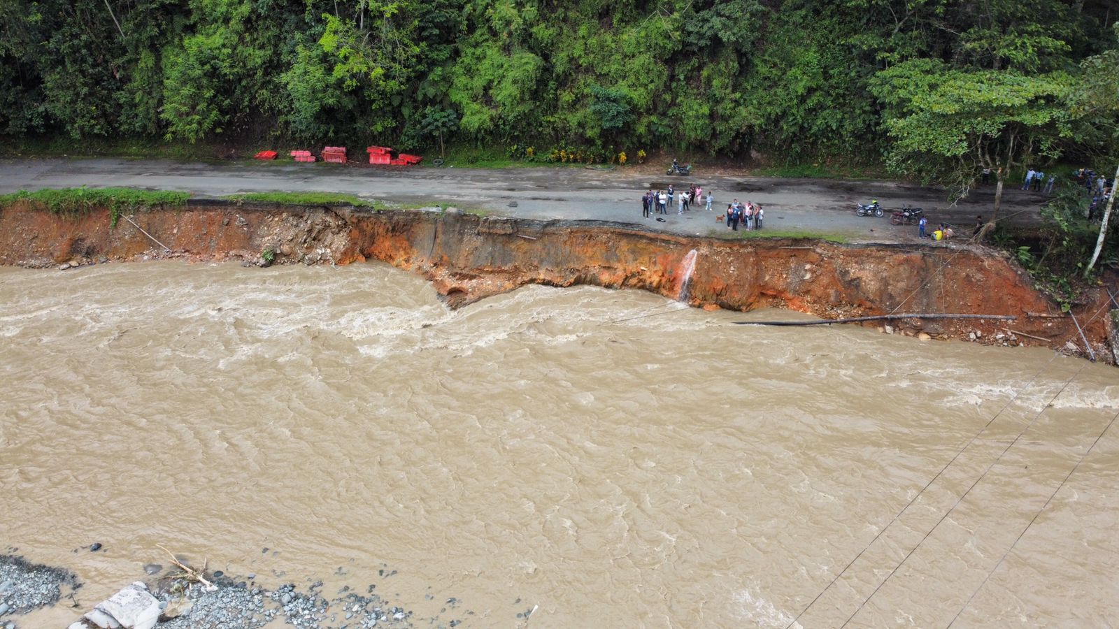 Con entrega de primeras ayudas humanitarias iniciará atención a las comunidades afectadas por las fuertes lluvias