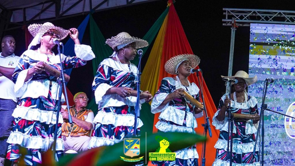Al son de la música del Pacífico y con los pañuelos arriba, se dio inicio al XXII Encuentro Cantadores de Río