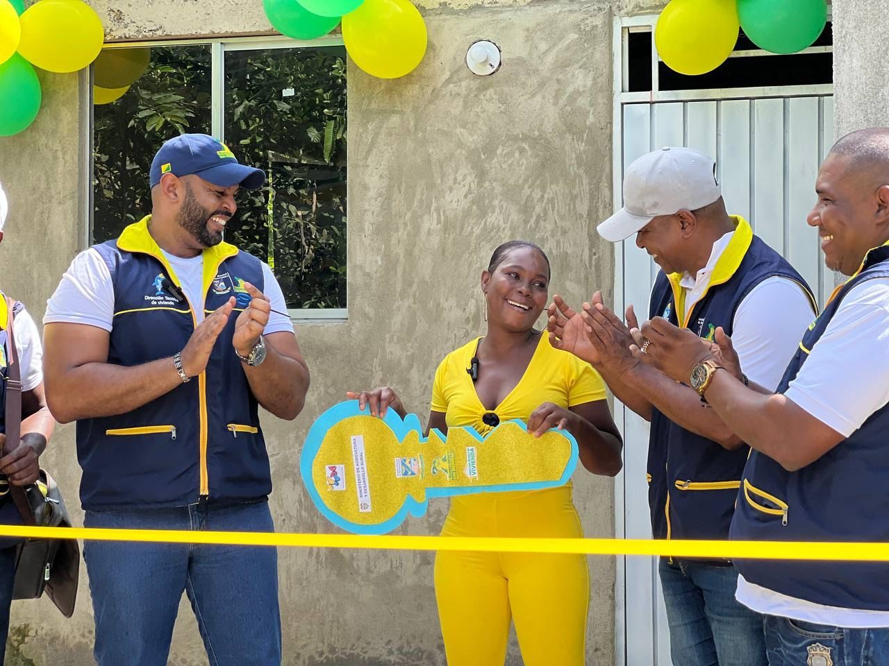 Gracias a gestiones de la Administración Distrital, familias de zona rural de Buenaventura tienen su casa propia