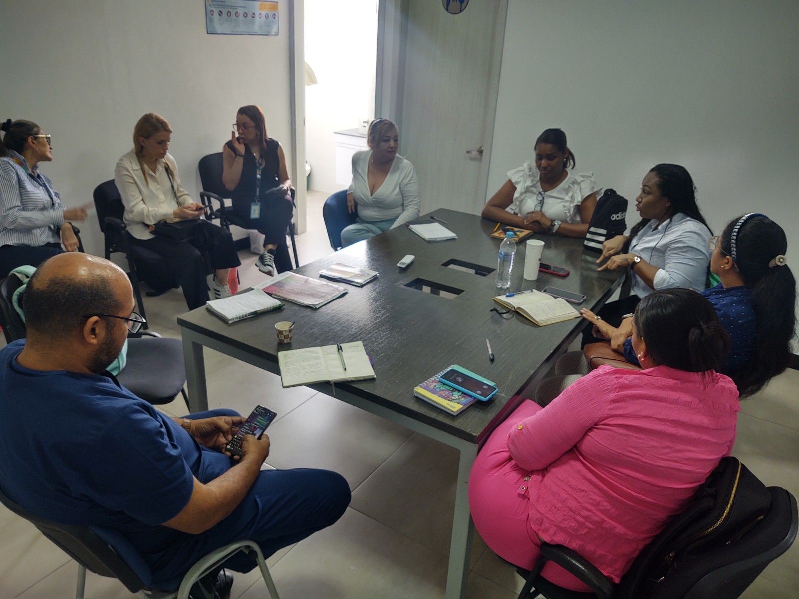 Espacio de diálogo hacia las barreras en la atención de los usuarios.