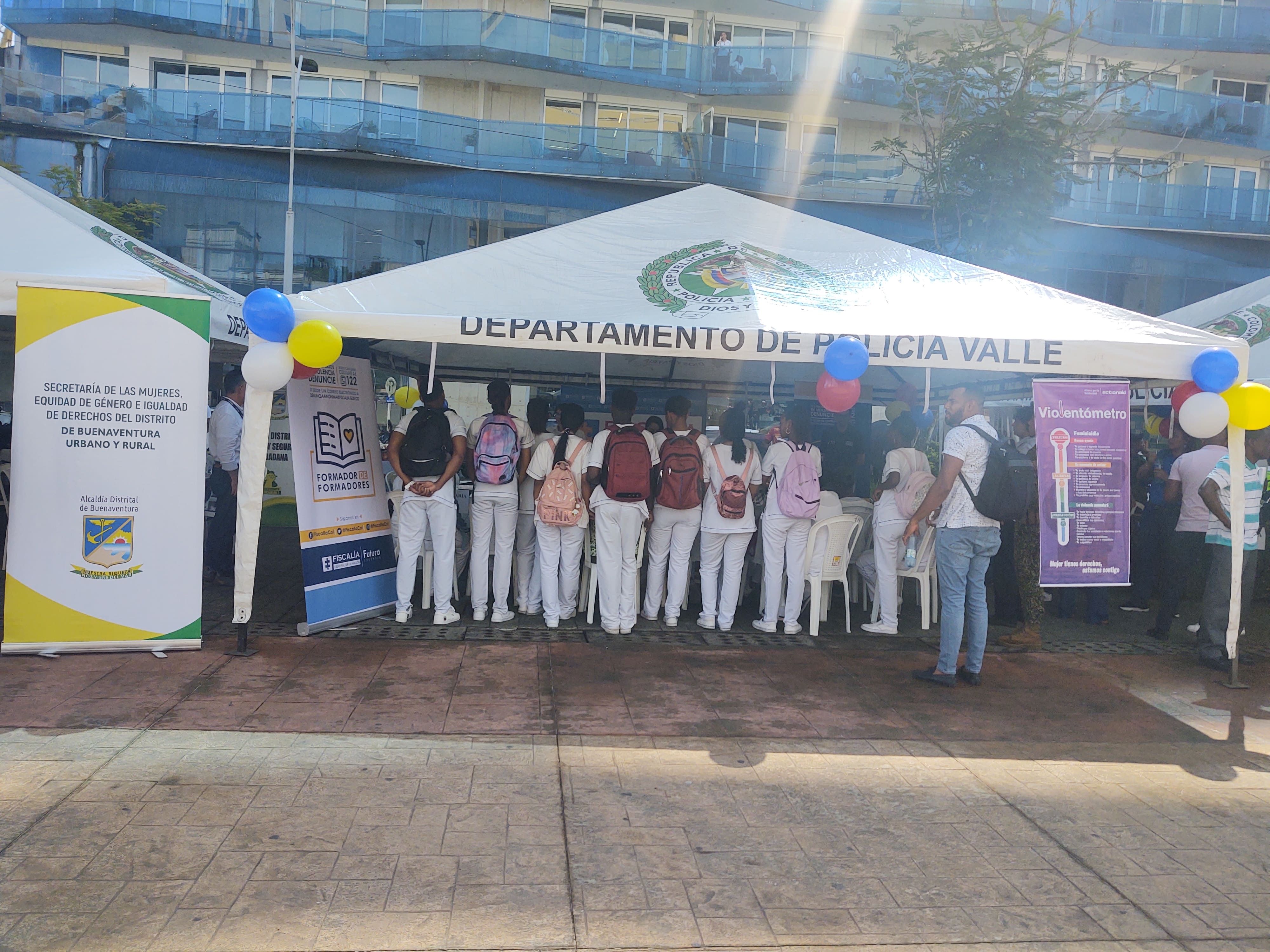  oferta de servicios a la poblaci&oacute;n en v&iacute;a del restablecimiento de derechos, prevenci&oacute;n y dem&aacute;s acciones de acompa&ntilde;amiento en el territorio.