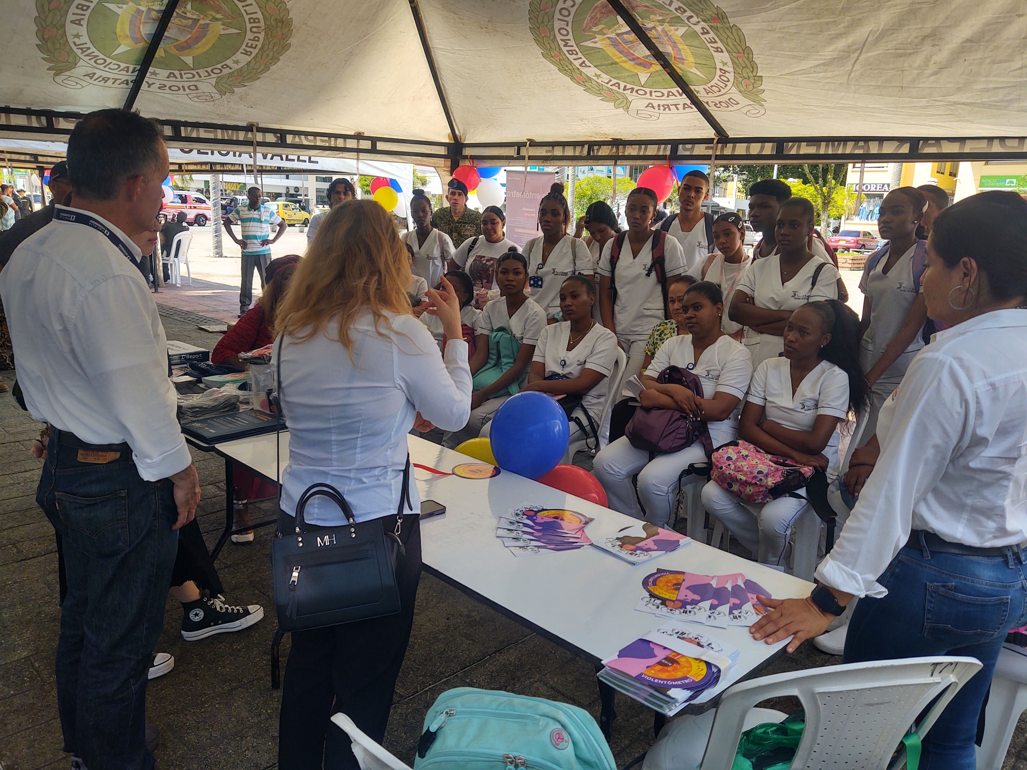  oferta de servicios a la poblaci&oacute;n en v&iacute;a del restablecimiento de derechos, prevenci&oacute;n y dem&aacute;s acciones de acompa&ntilde;amiento en el territorio.