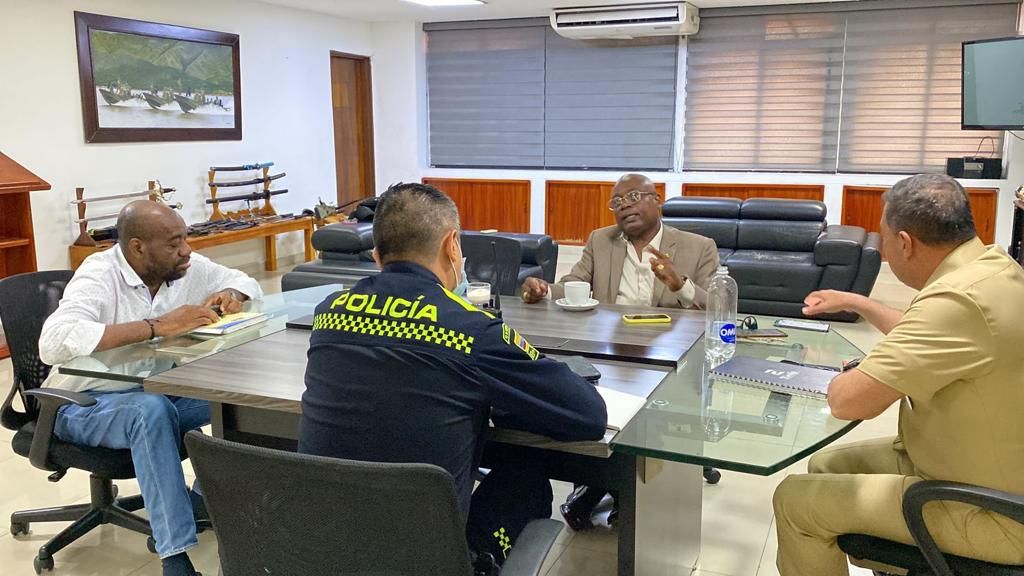 Fuerza Pública se encuentran permanente en la comuna 6, garantizando la seguridad a los moradores del sector