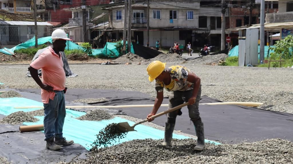 Alcaldía distrital supervisó avances de obra de la cancha del Bolívar