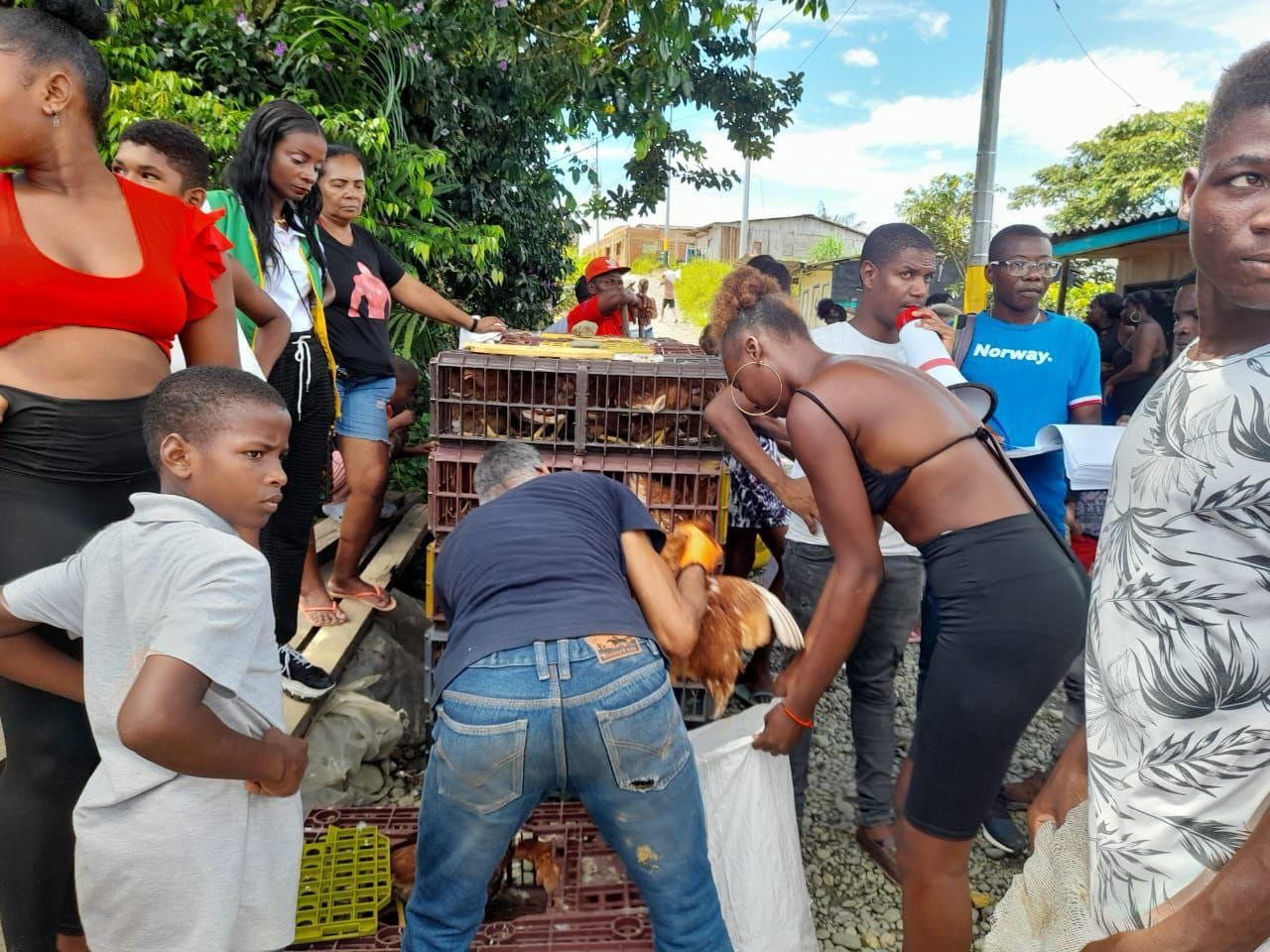 Entregan asistencia alimentaria a 121 familias del Consejo Comunitario de El Esfuerzo 