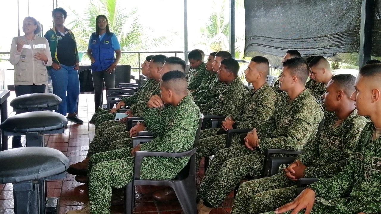 Capacita a integrantes de la Armada Nacional de Buenaventura en normativa, control y protección del medio ambiente