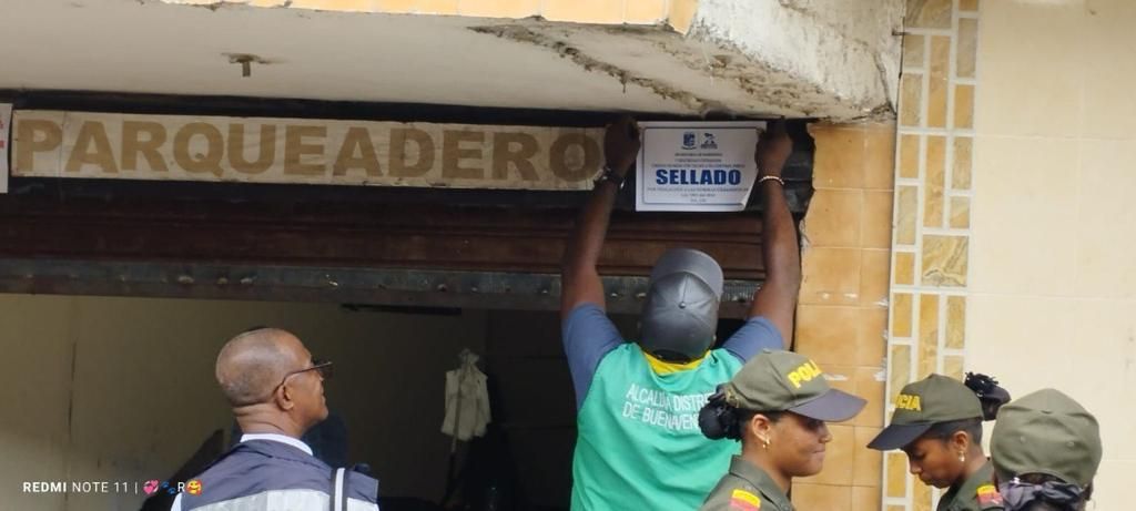 Secretaría de Gobierno selló un local de venta de chorizos en la zona céntrica de la ciudad