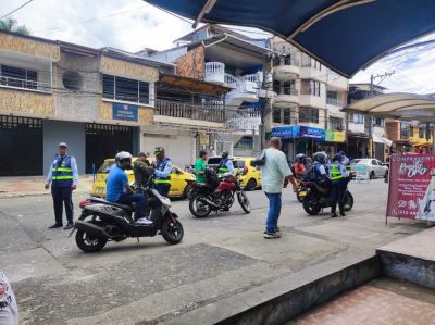 Secretaría de Tránsito en puestos de control concientizó sobre el uso del casco  