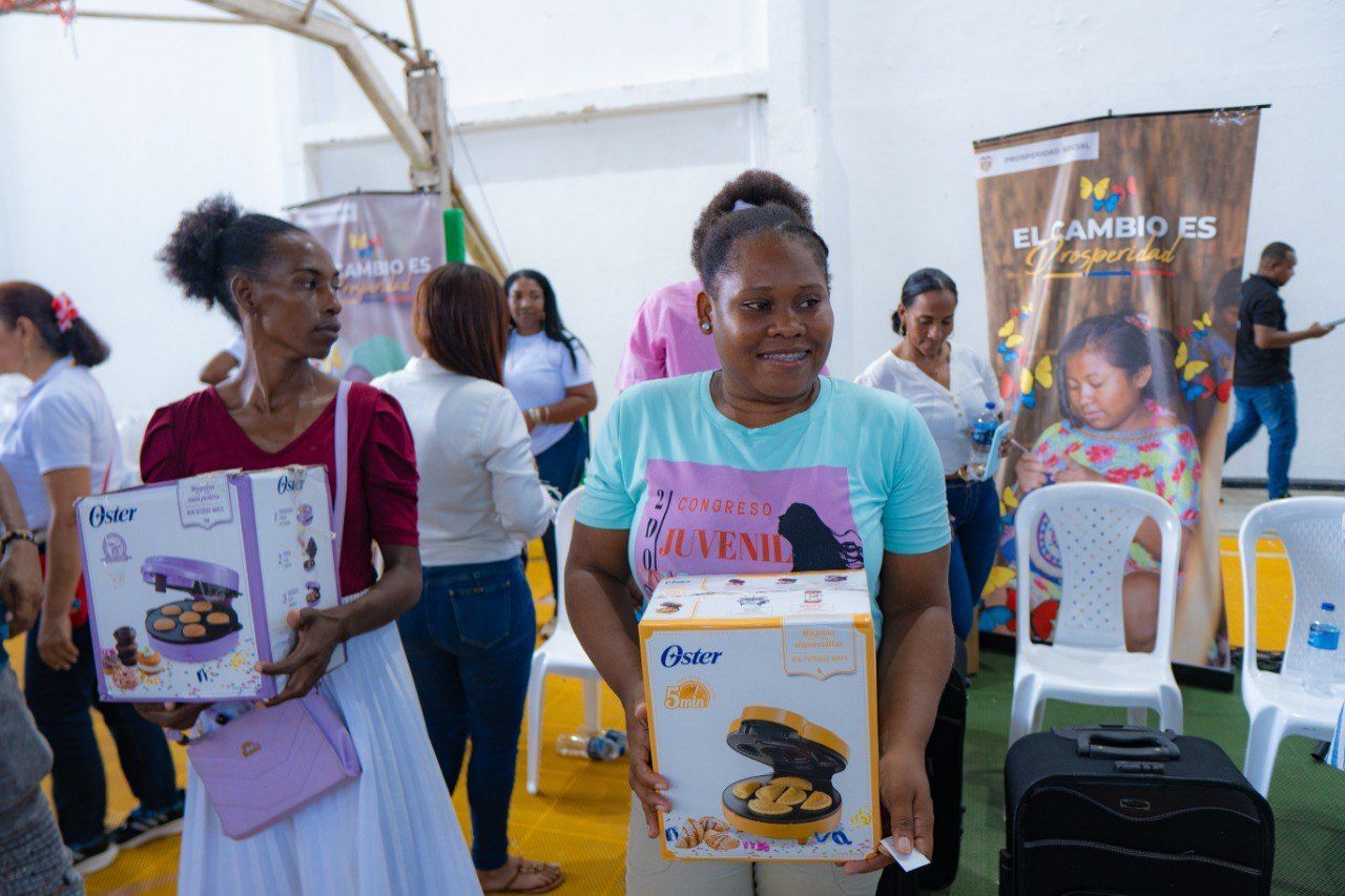 Alcaldía acompañó la entrega de ayudas humanitarias a más de mil personas por parte del Departamento de Prosperidad Social