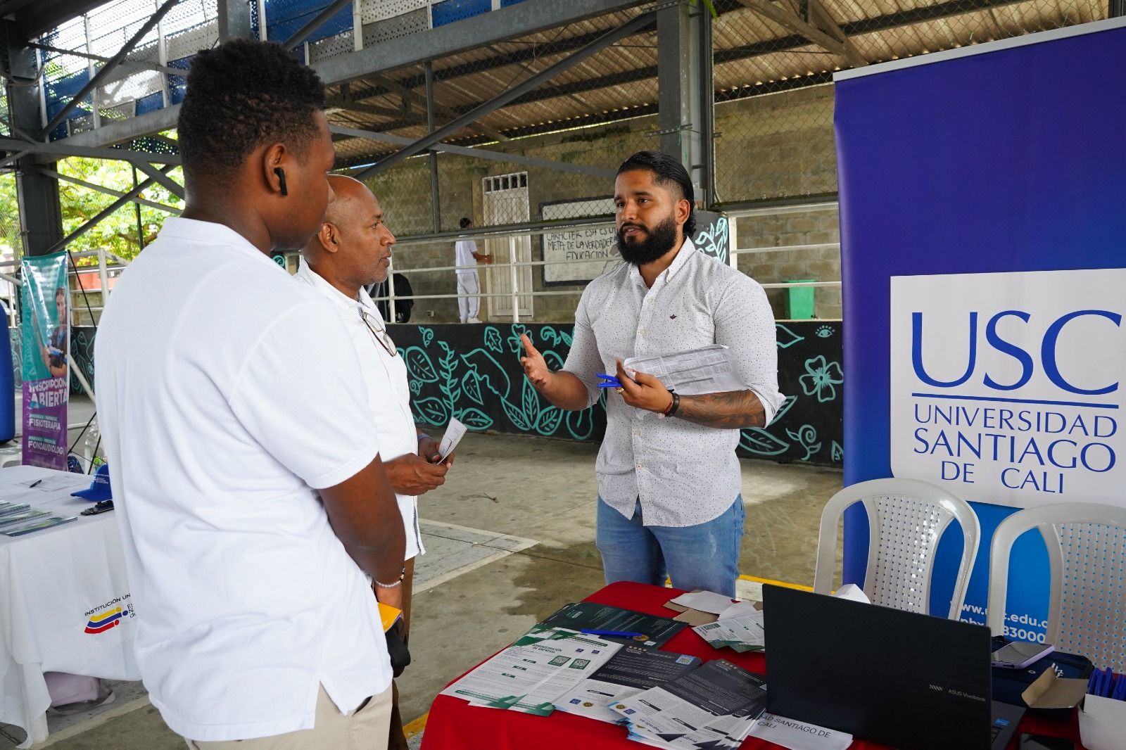 Estudiantes del Distrito participaron masivamente de la Feria Universitaria del ICETEX