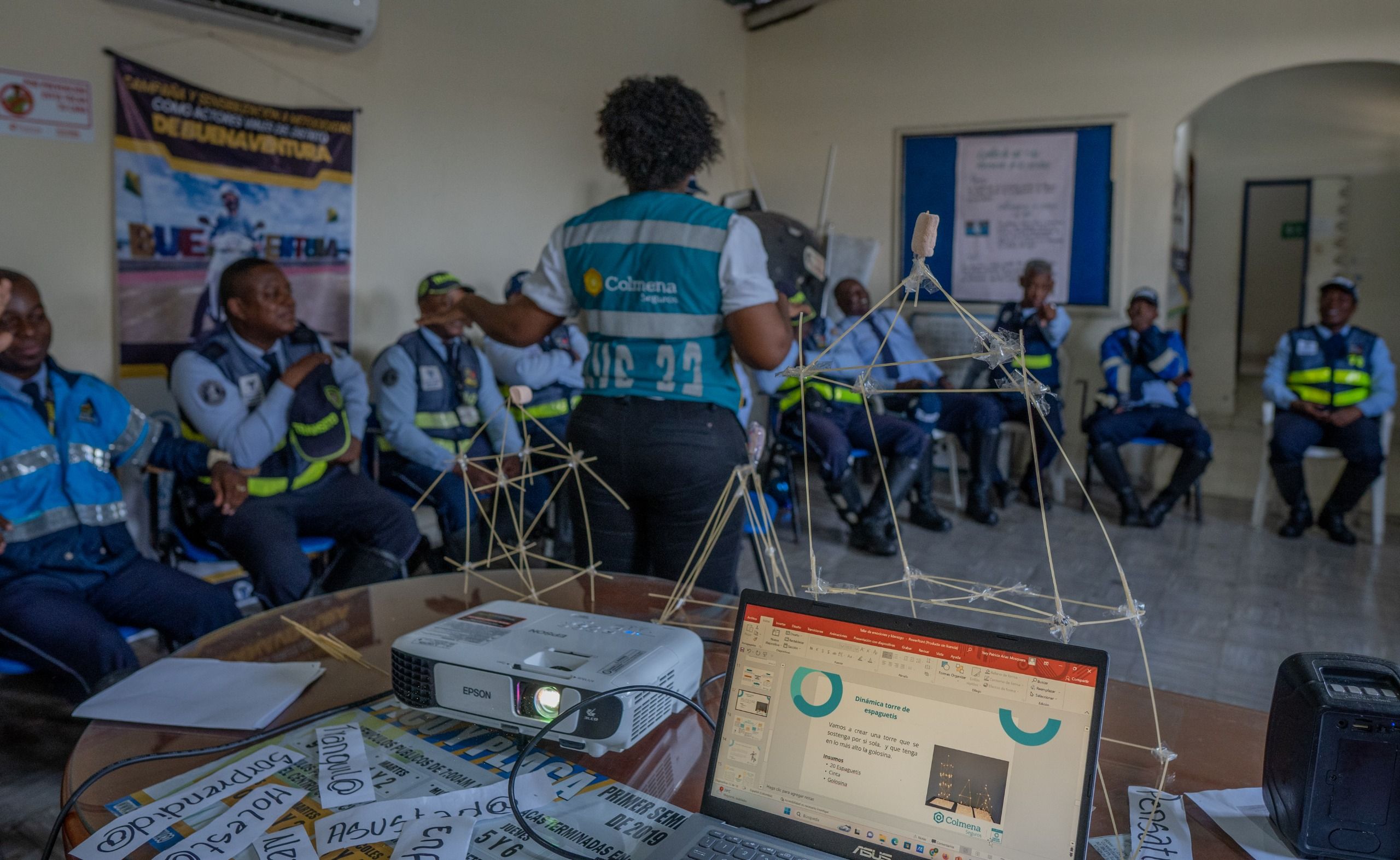 Alcaldesa Distrital lidera campaña para reducir cargas laborales en Agentes de tránsito de Buenaventura