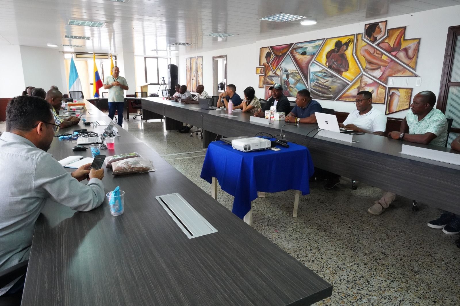 Administración Distrital impulsa la producción del coco en sus diversas presentaciones para generar empleo en Buenaventura