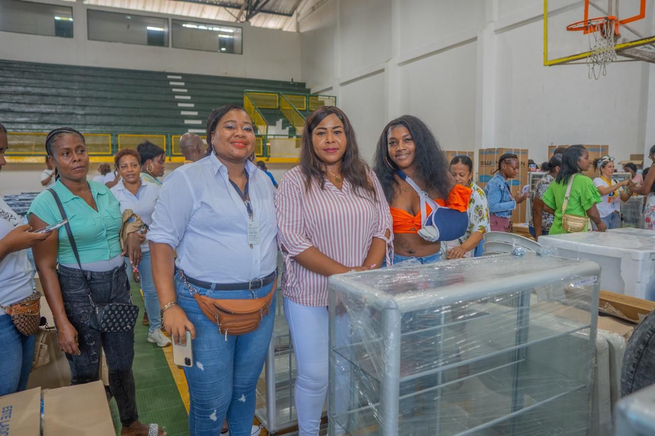 Trescientas familias de Buenaventura fueron beneficiadas con entrega de implementos para emprendimientos