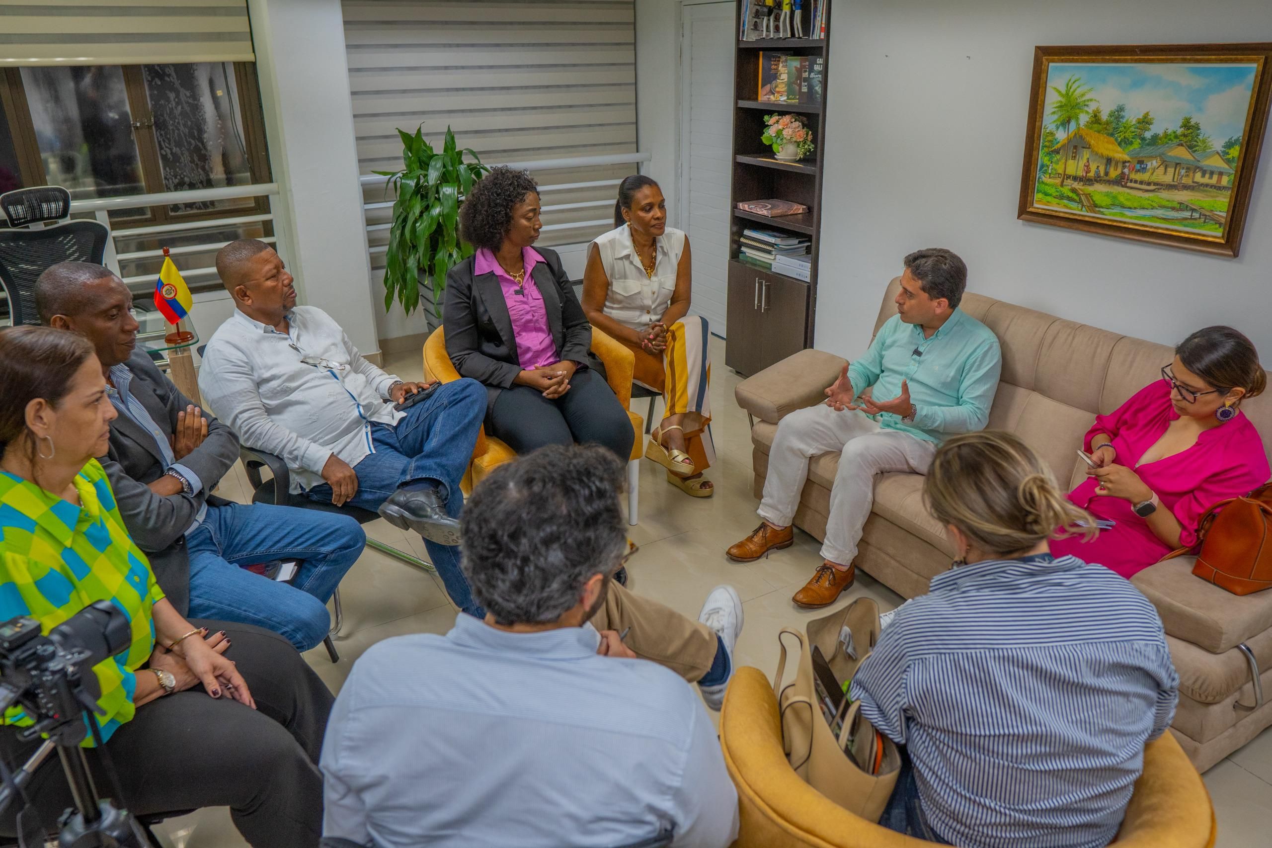 Alcaldía de la mano con la DIAN reafirman su compromiso por el desarrollo y la legalidad en el Distrito