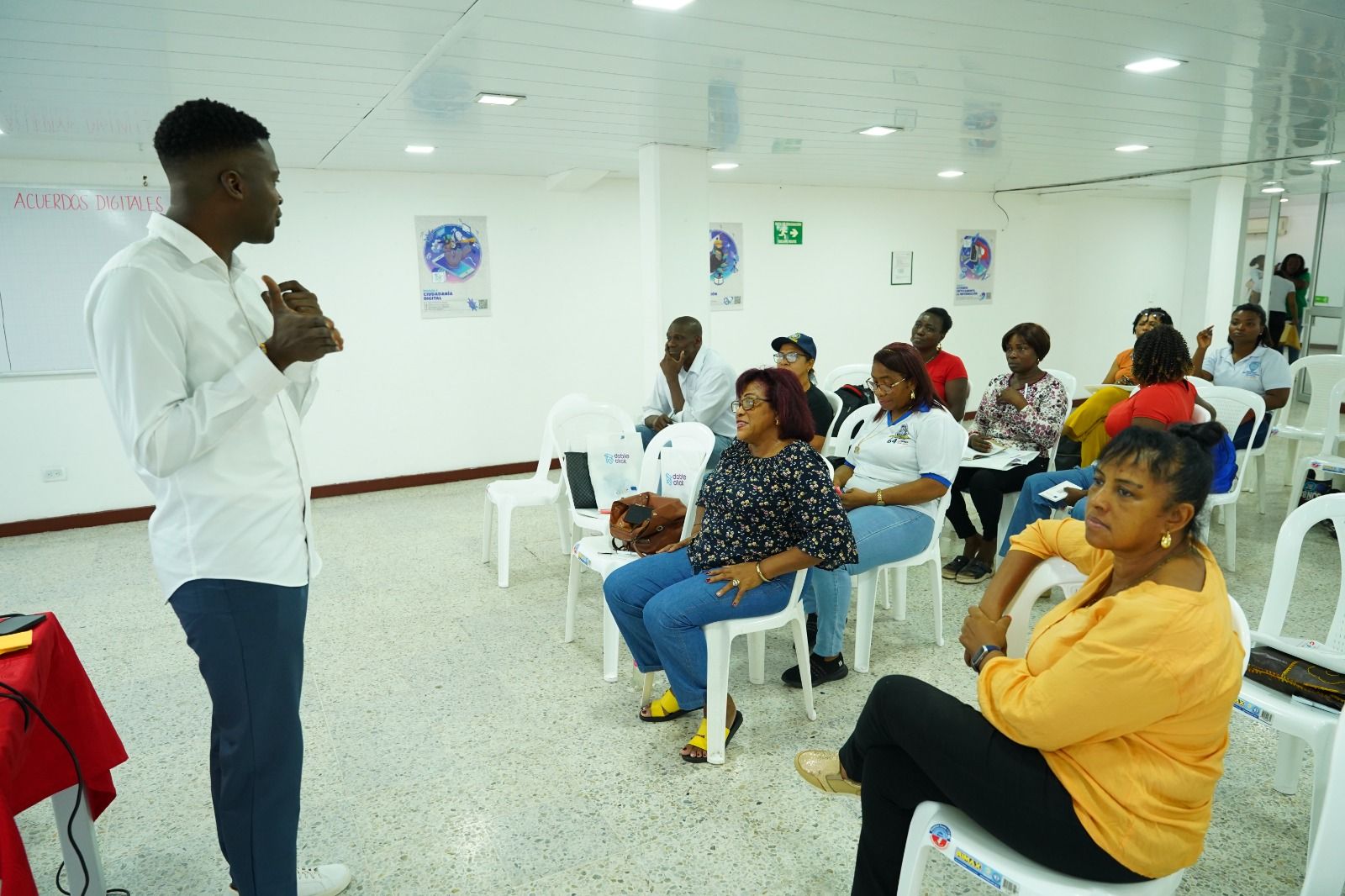 Fundación CIVIX Colombia capacitó a 30 docentes de diferentes planteles en educación mediática, digital e informacional