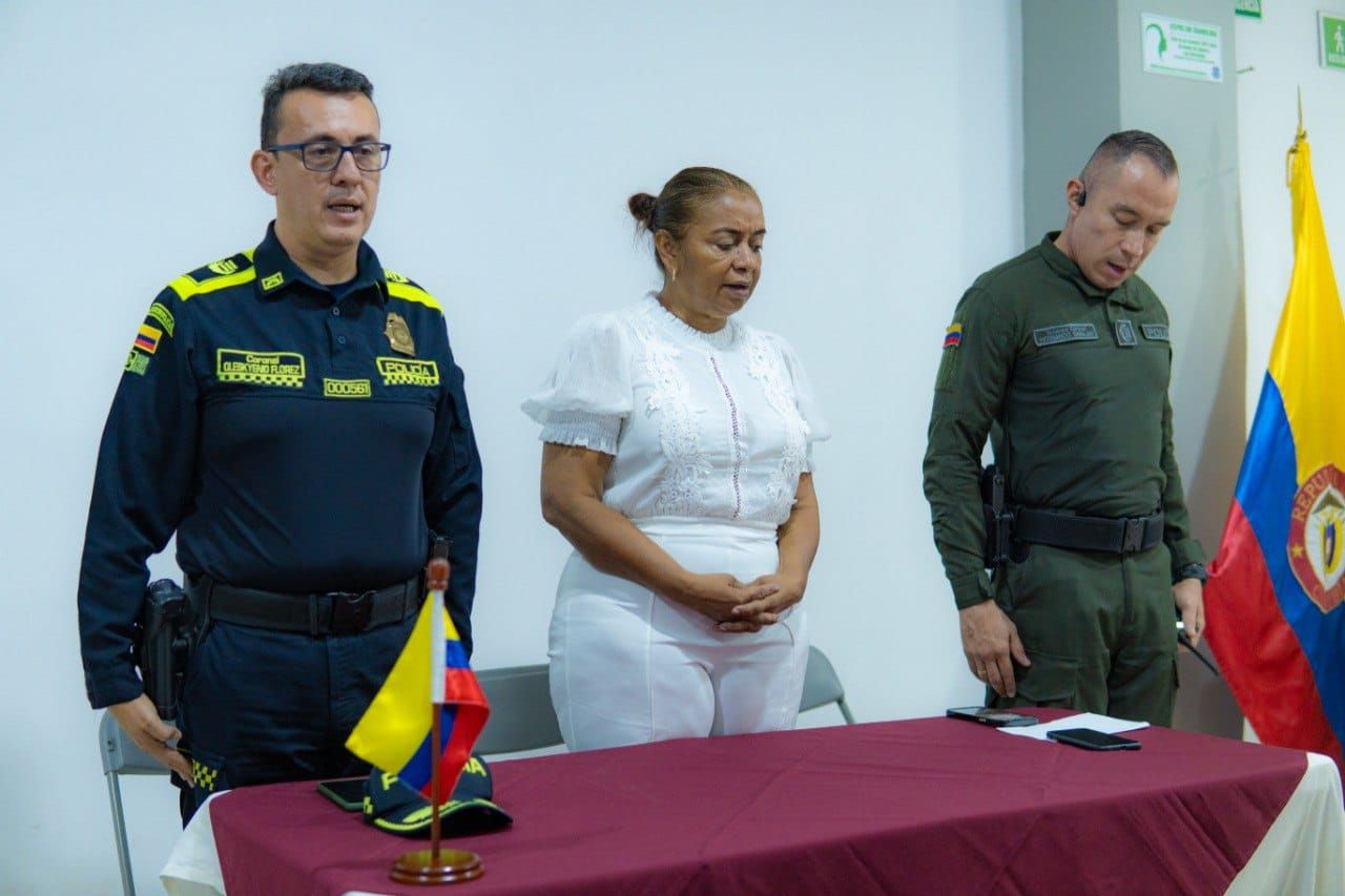 La Alcaldía de Buenaventura reconoce la labor del comandante saliente de la Policía, Coronel Oleskyenio Flórez