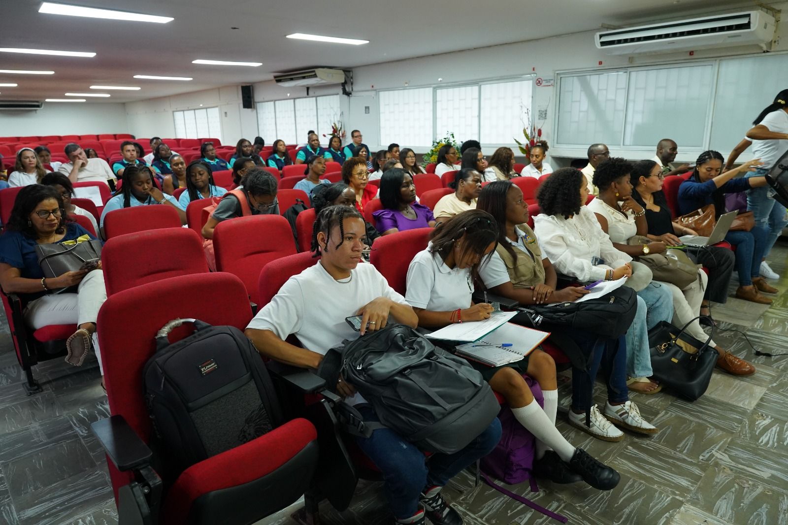 Estudiantes destacaron la buena prestación del servicio del Programa de Alimentación Escolar en la Primera Mesa Pública del PAE
