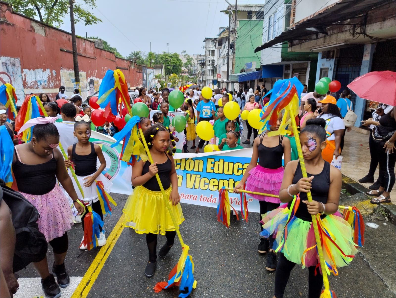Miles de niños participaron en el Carnavalito de la Alegria realizado por la Alcaldía
