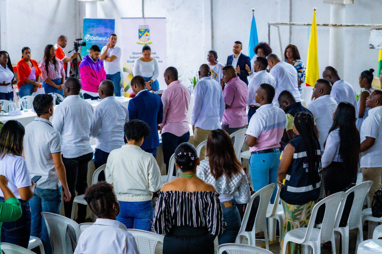Alcaldesa Ligia del Carmen Córdoba Martínez y secretarios de despacho escucharon a la comunidad en Concejo a la Calle en Buenaventura