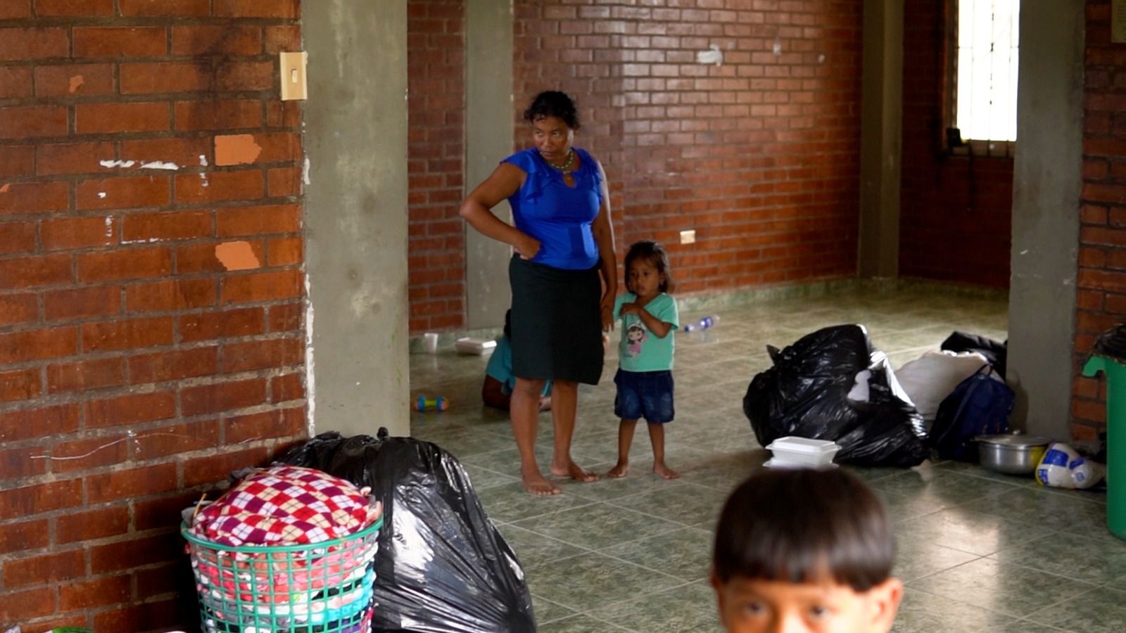 Trasladan de lugar a 18 familias desplazadas de la comunidad Indígena Valledupar