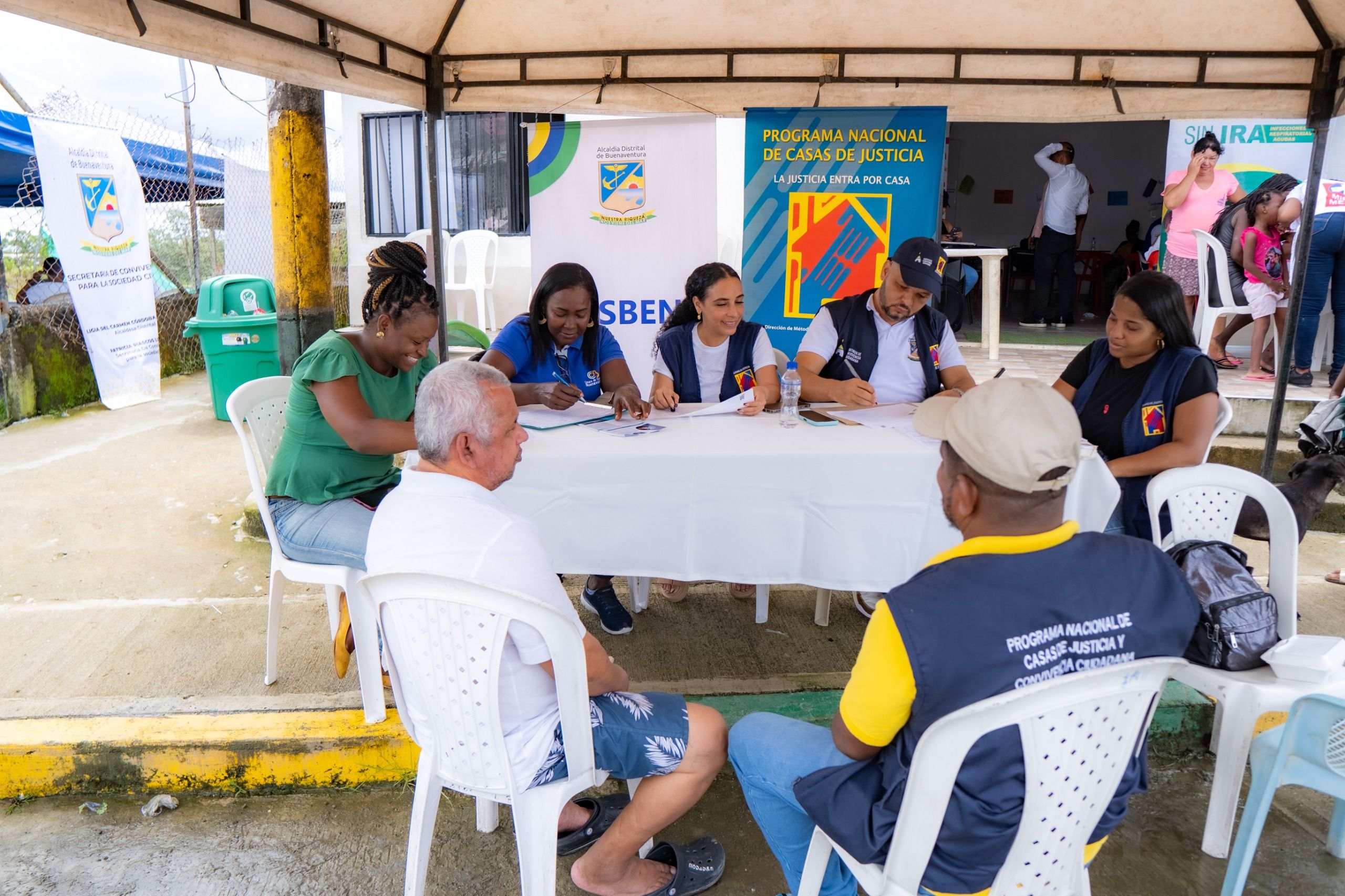 Habitantes del barrio Nueva Frontera recibieron oferta institucional de parte de la Alcaldía y otras entidades