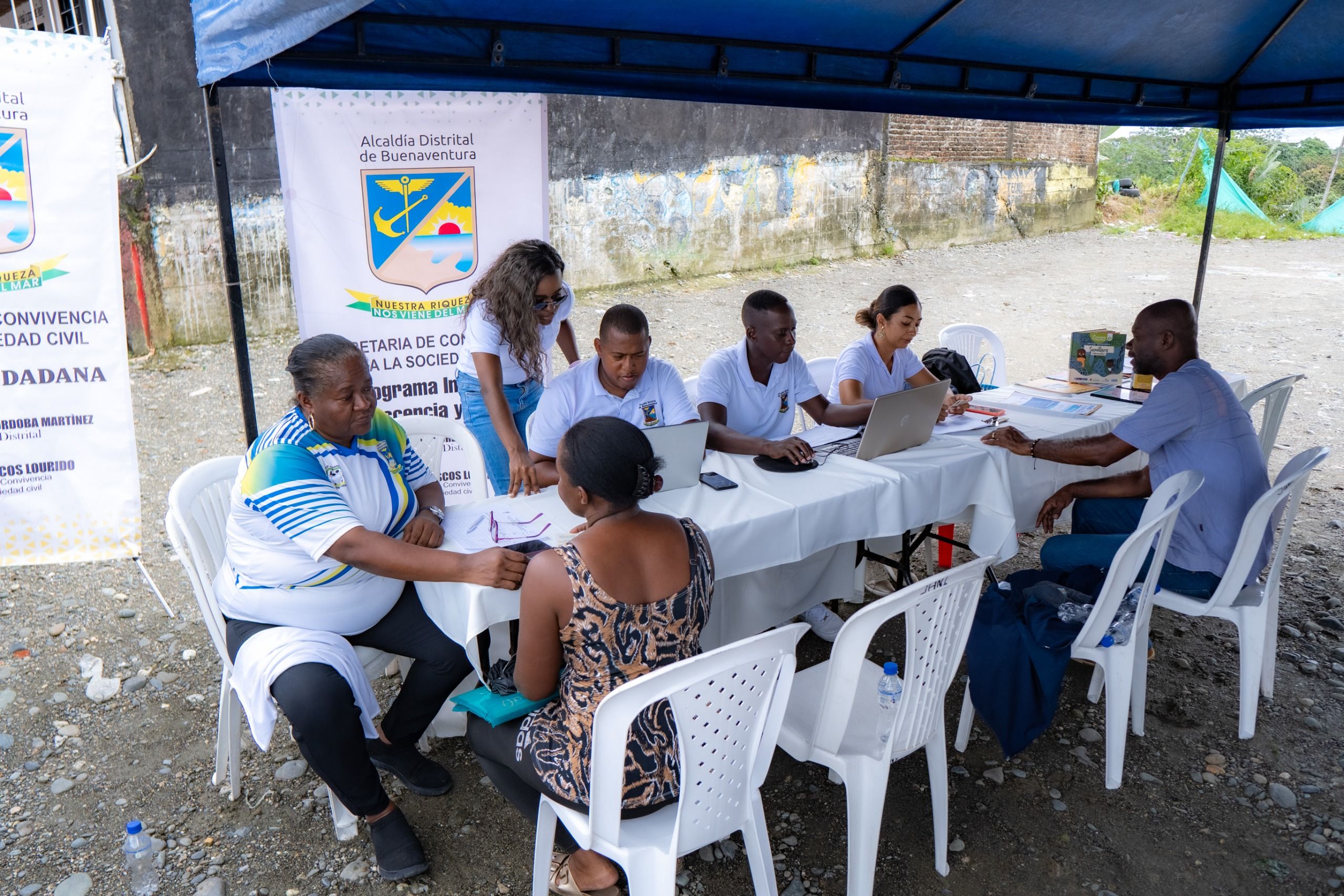 Habitantes del barrio Nueva Frontera recibieron oferta institucional de parte de la Alcaldía y otras entidades