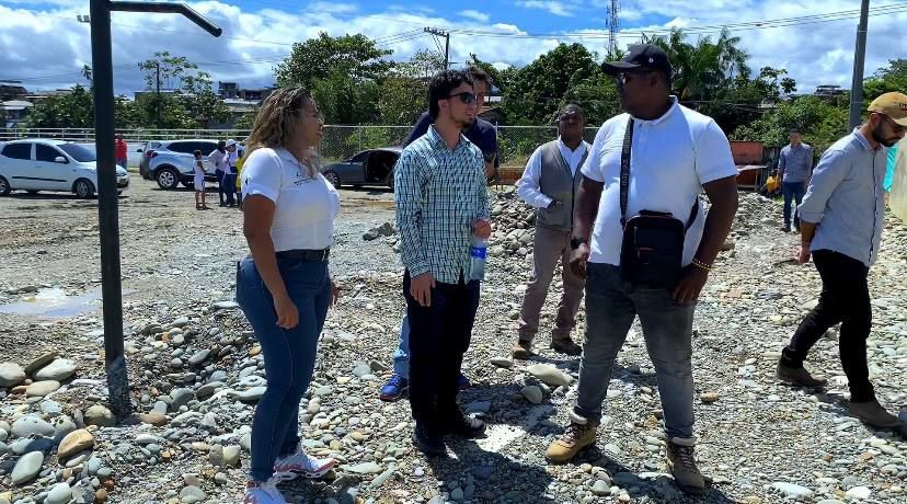 Autoridades supervisan obras de recuperación de escenarios deportivos en Buenaventura