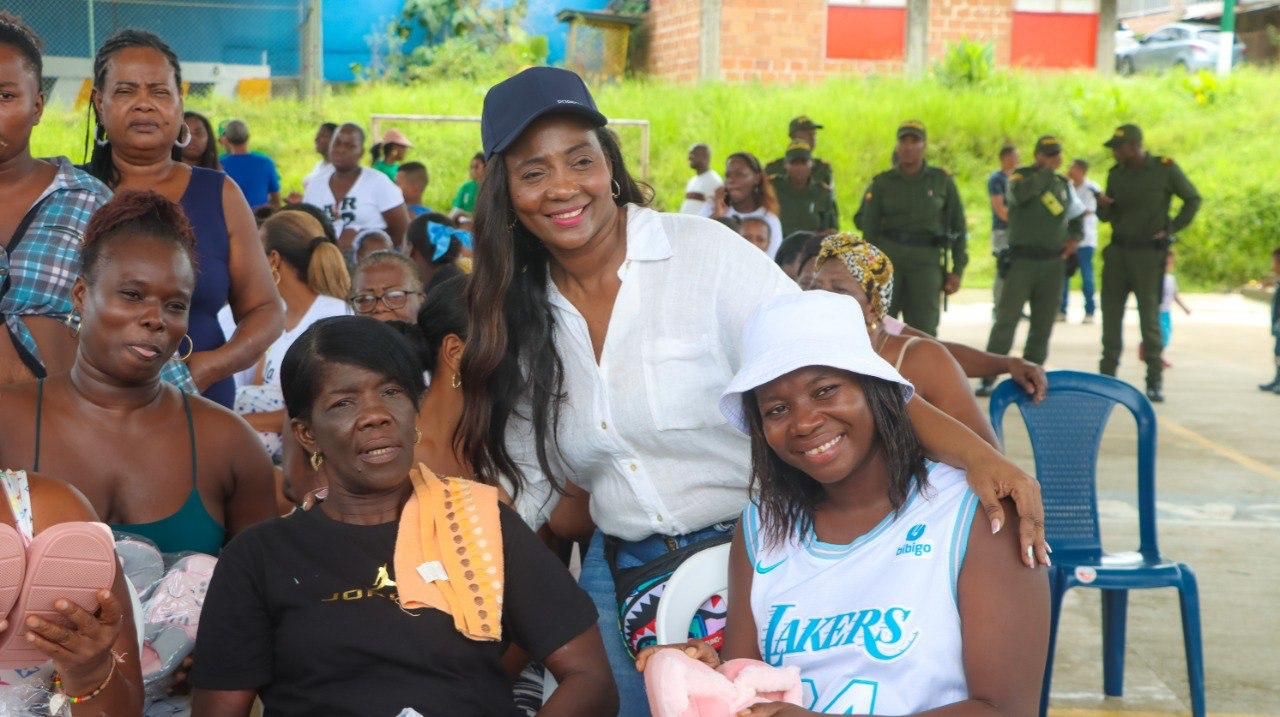 Con Chiva de Amor y Fe, la alcaldesa, Ligia del Carmen Córdoba , rindió homenaje a las Madres en Buenaventura