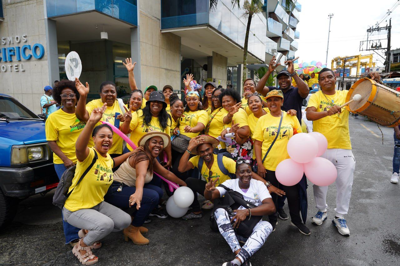 Participación masiva de docentes en la elección de la Reina de los Maestros en Buenaventura