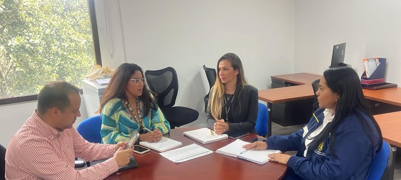 Alcaldía Distrital adelanta gestiones ante el Gobierno Nacional para atender a 12 comunidades en condiciones de riesgo