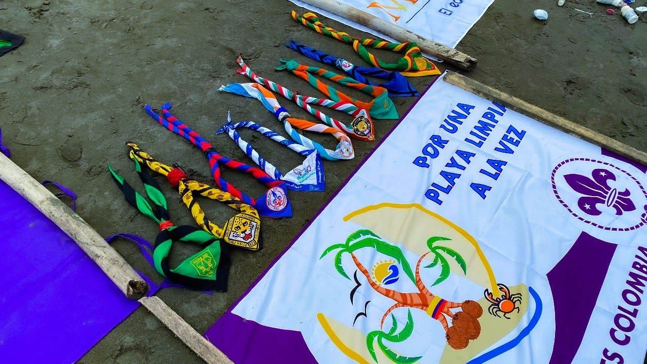 Scouts del Valle y otras entidades realizaron limpieza a playa de Bazán Bocana