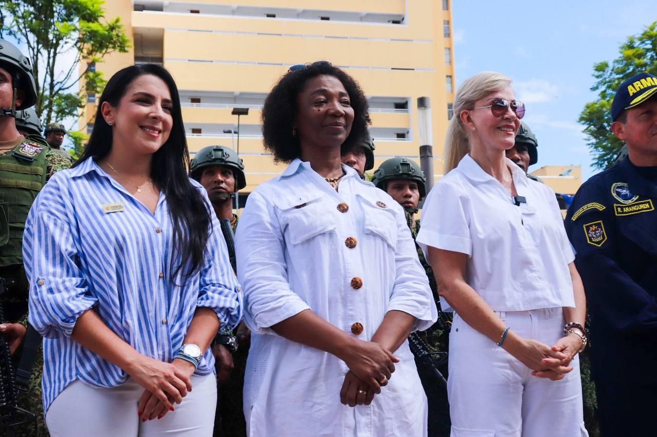 Gobernación del Valle entregó a la Armada Nacional equipamientos que permitirán mejorar las capacidades operacionales en el territorio