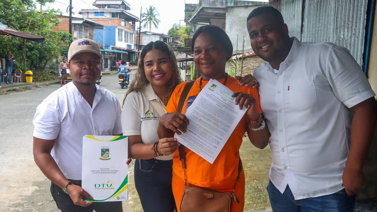 Alcaldía Distrital entregó 40 títulos de propiedad en el barrio Caldas en Buenaventura