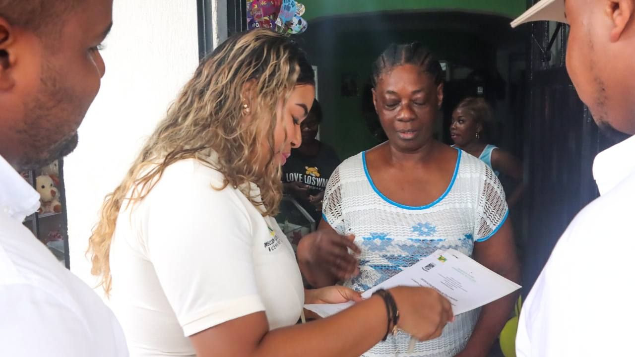 Alcaldía Distrital entregó 40 títulos de propiedad en el barrio Caldas en Buenaventura