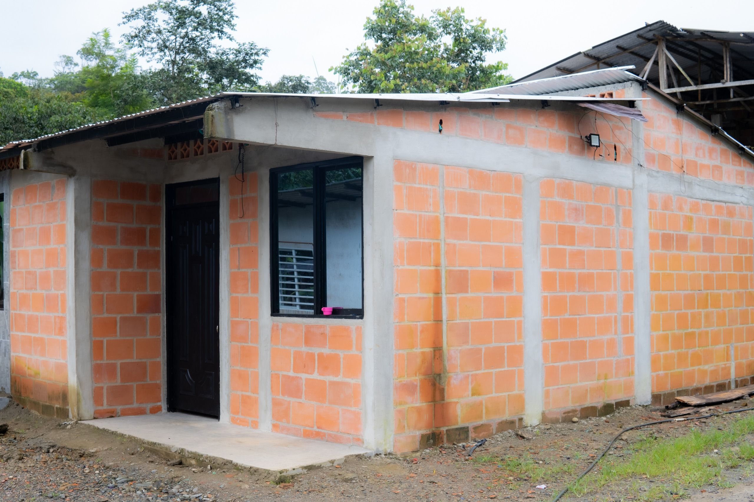 Madres cabeza de hogar y víctimas del conflicto recibieron una vivienda propia en zona rural de Buenaventura
