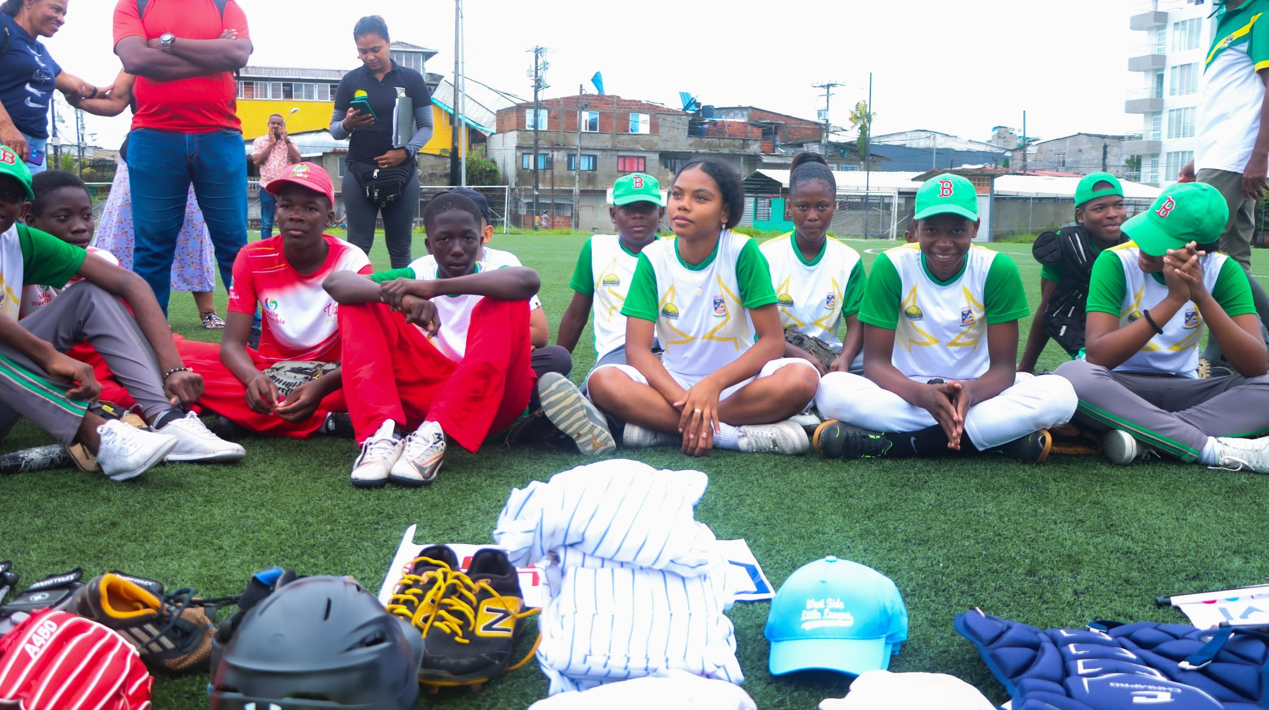 Organización internacional entrega implementos deportivos a la Selección de Béisbol de Buenaventura