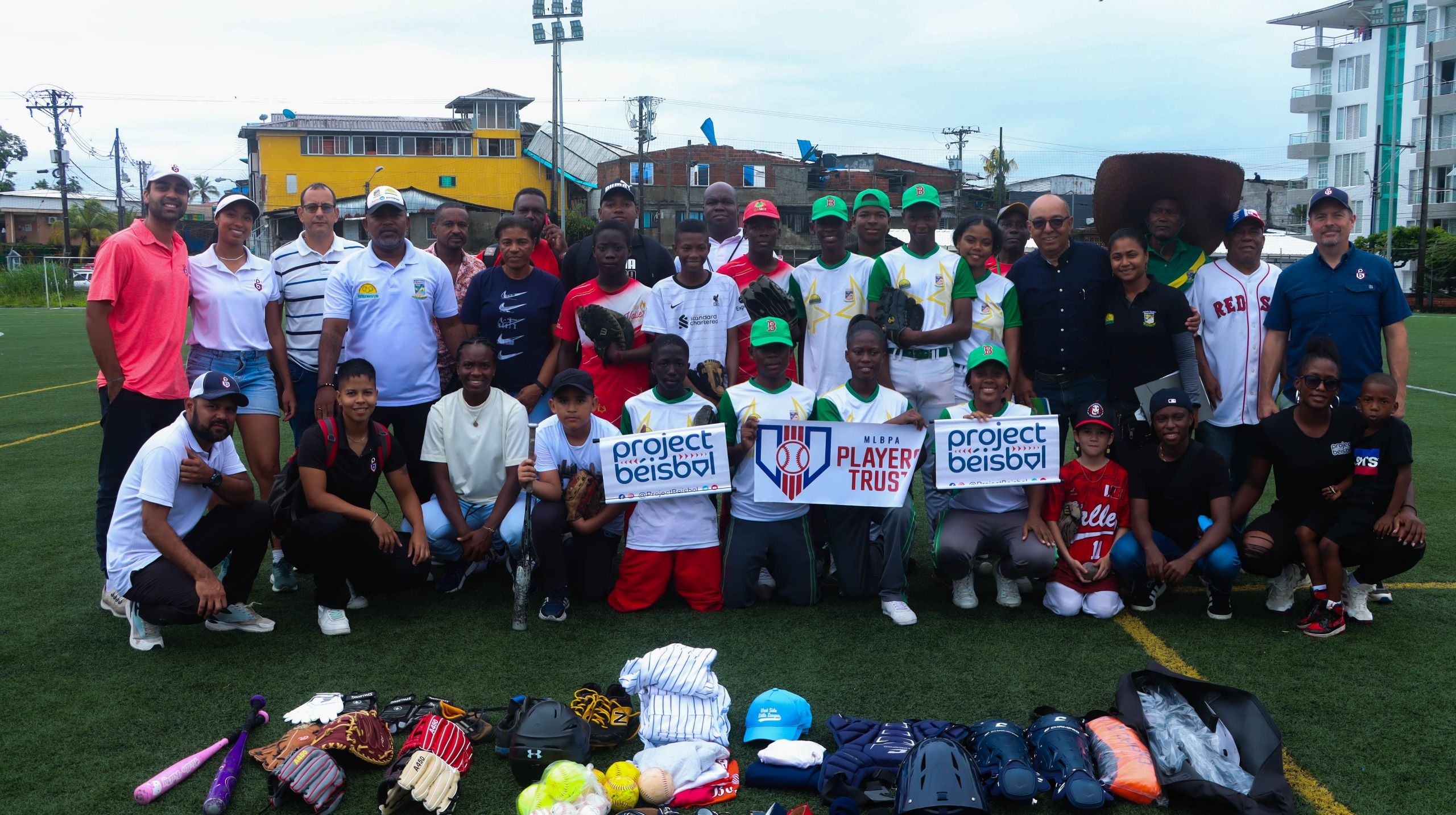 Organización internacional entrega implementos deportivos a la Selección de Béisbol de Buenaventura