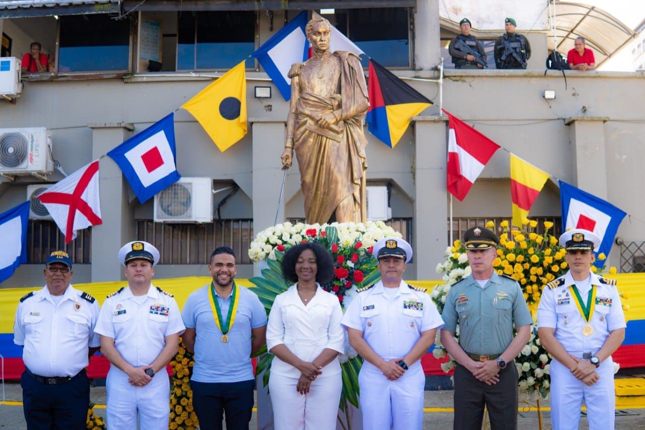 Comunidad participó masivamente del Desfile del 20 de Julio convocado por la Alcaldía Distrital