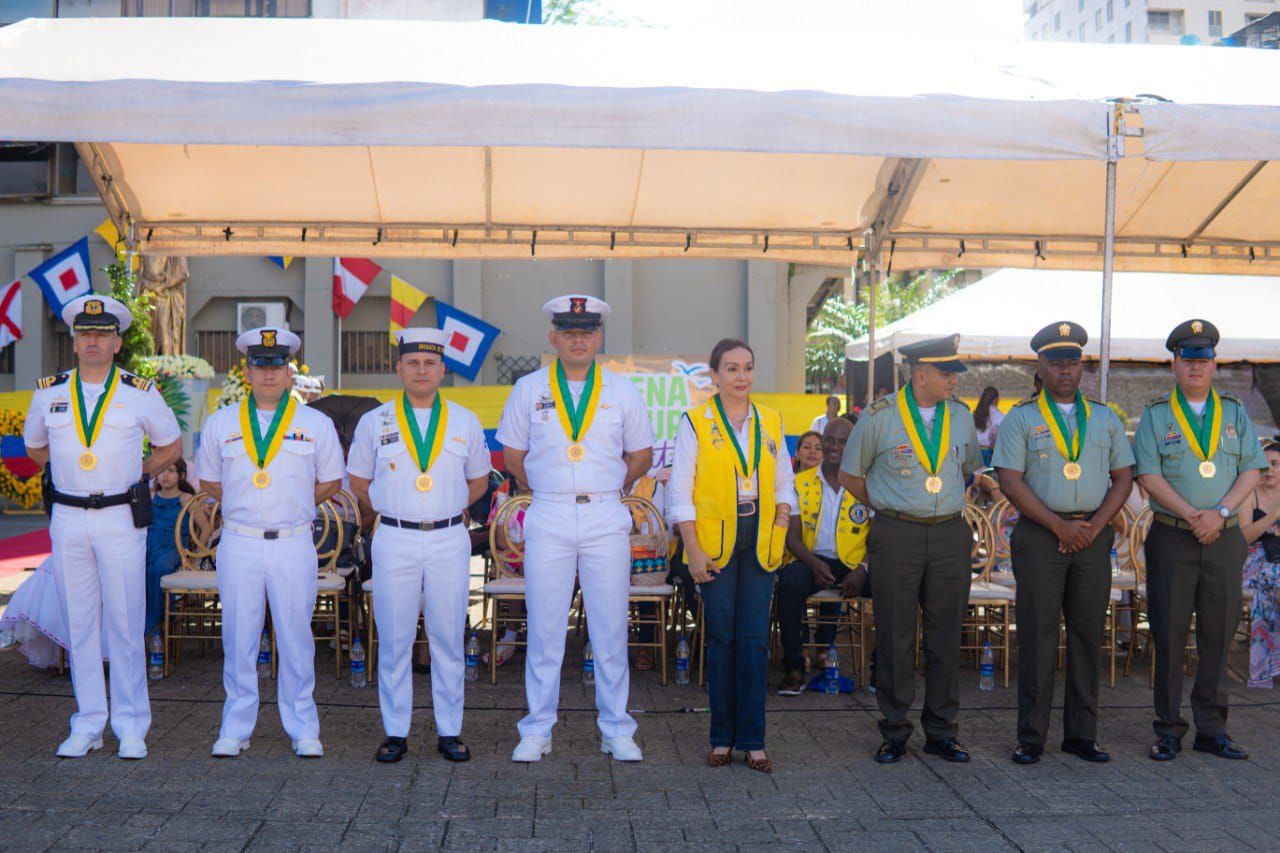 Medallas Pascual de Andagoya y José Prudencio Padilla entregó la Alcaldesa Distrital en acto del 20 de Julio
