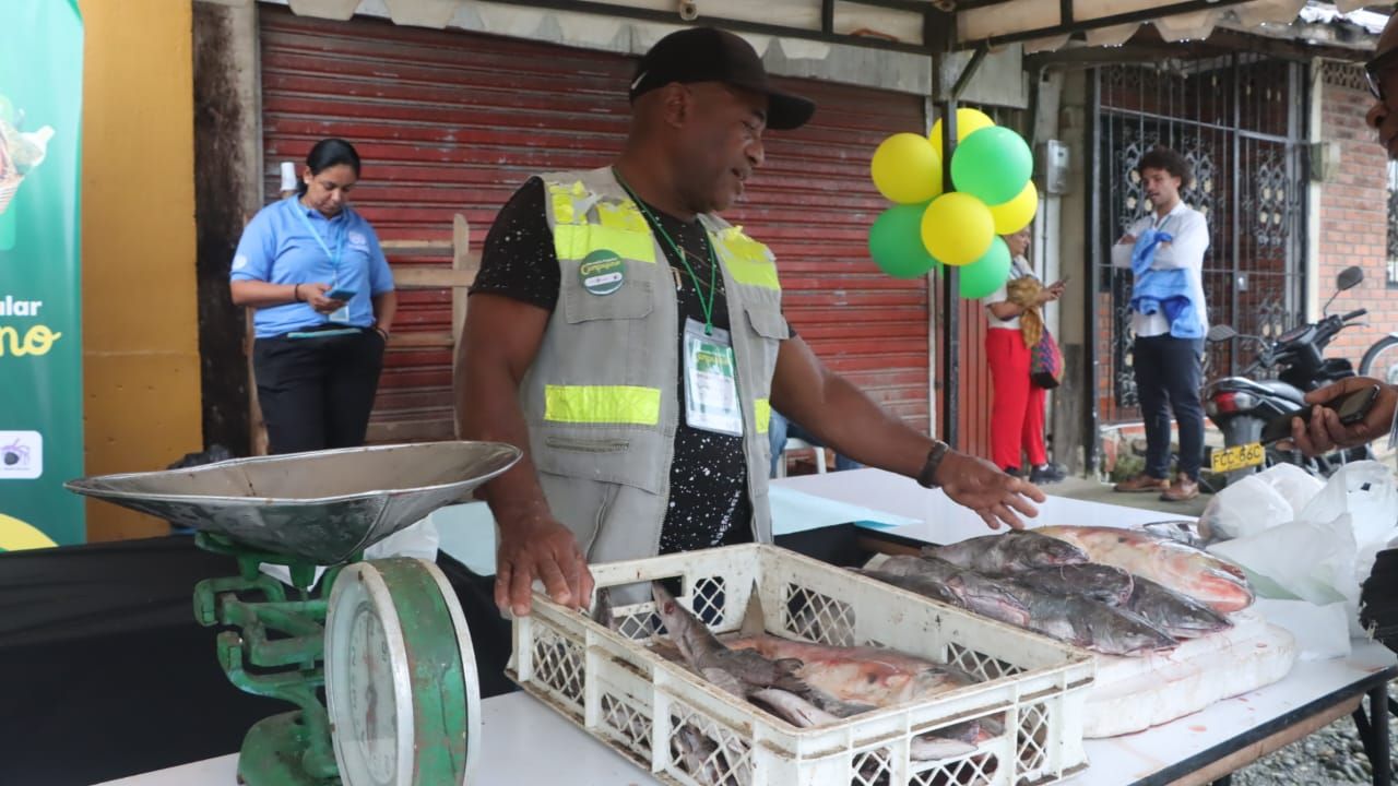 Con la realización de Mercado Campesino, se da nuevamente al servicio el centro de acopio en el barrio Matías Mulumba