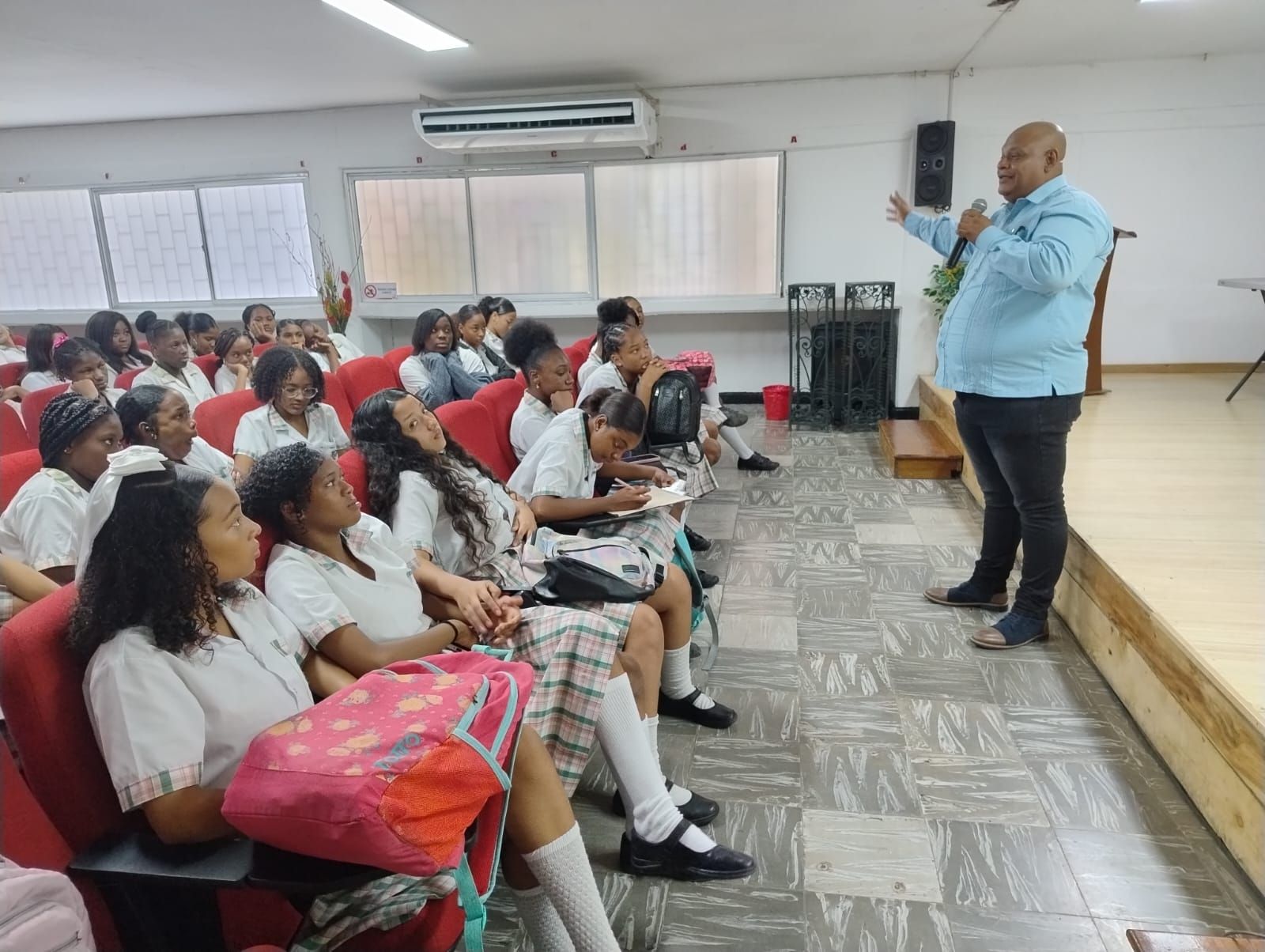 Este viernes prosigue la actividad de Exploración Vocacional para estudiantes de grado 11