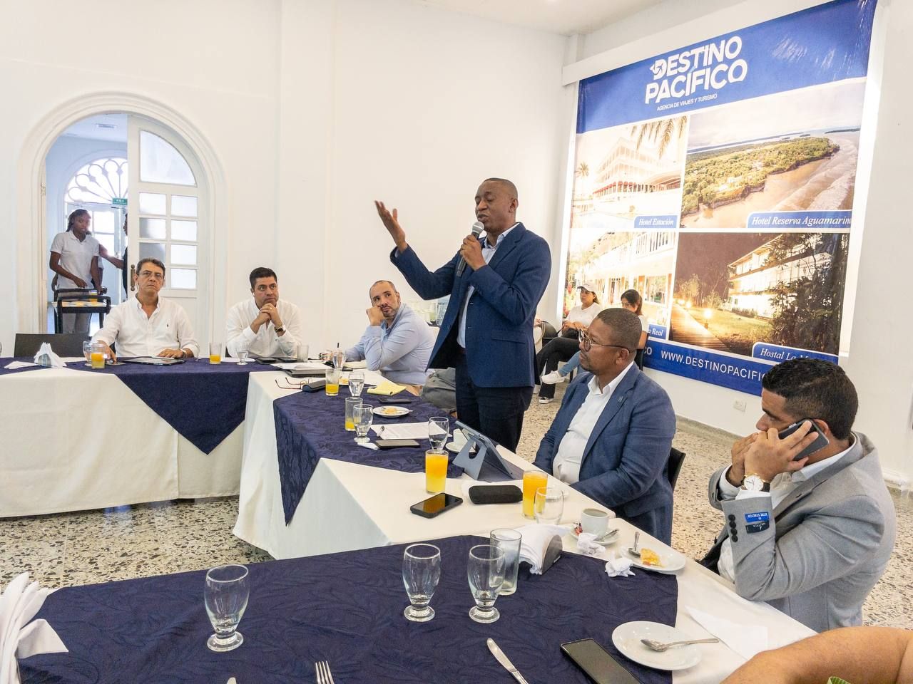 El exalcalde de Bogotá, Enrique Peñalosa, experto en temas urbanísticos, cumple agenda en Buenaventura
