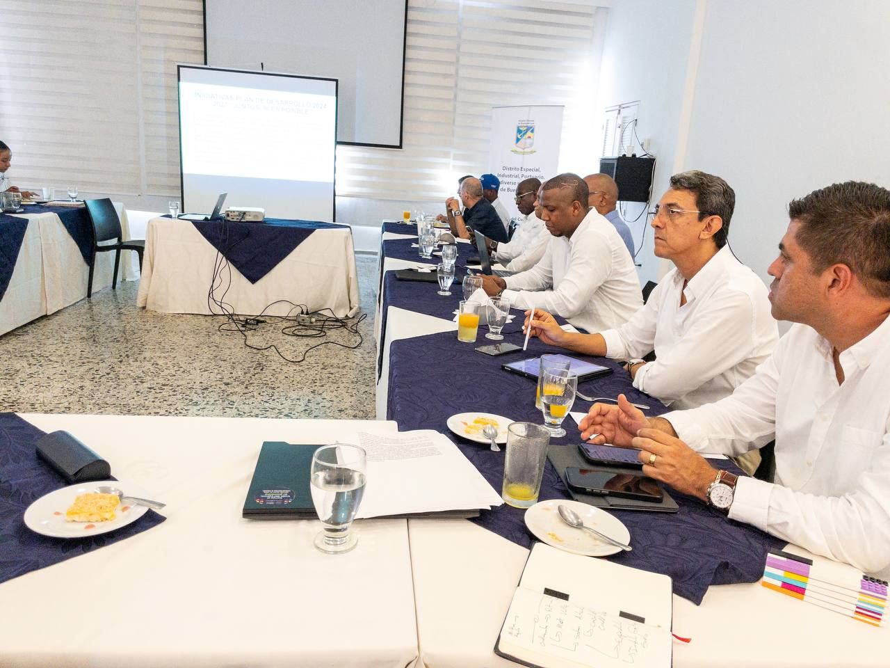 El exalcalde de Bogotá, Enrique Peñalosa, experto en temas urbanísticos, cumple agenda en Buenaventura