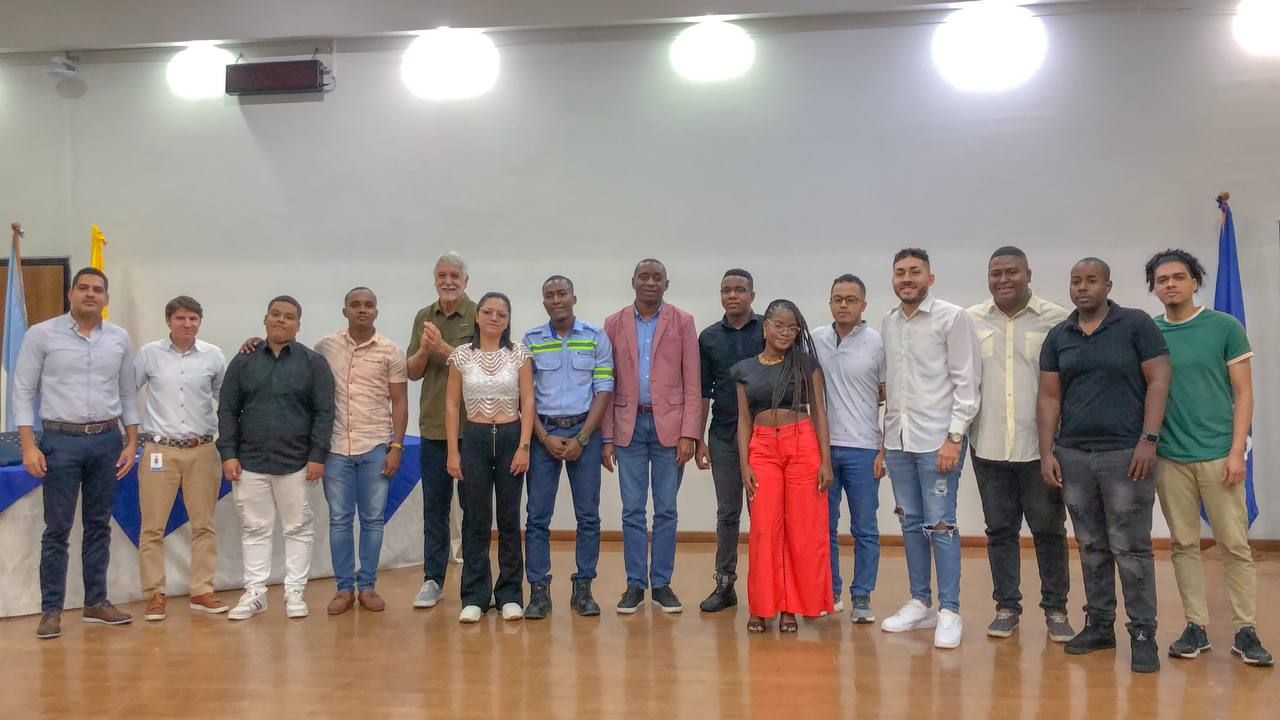 Enrique Peñalosa cerró su visita a Buenaventura con un foro abierto sobre urbanismo con estudiantes de Arquitectura de la Universidad del Pacífico