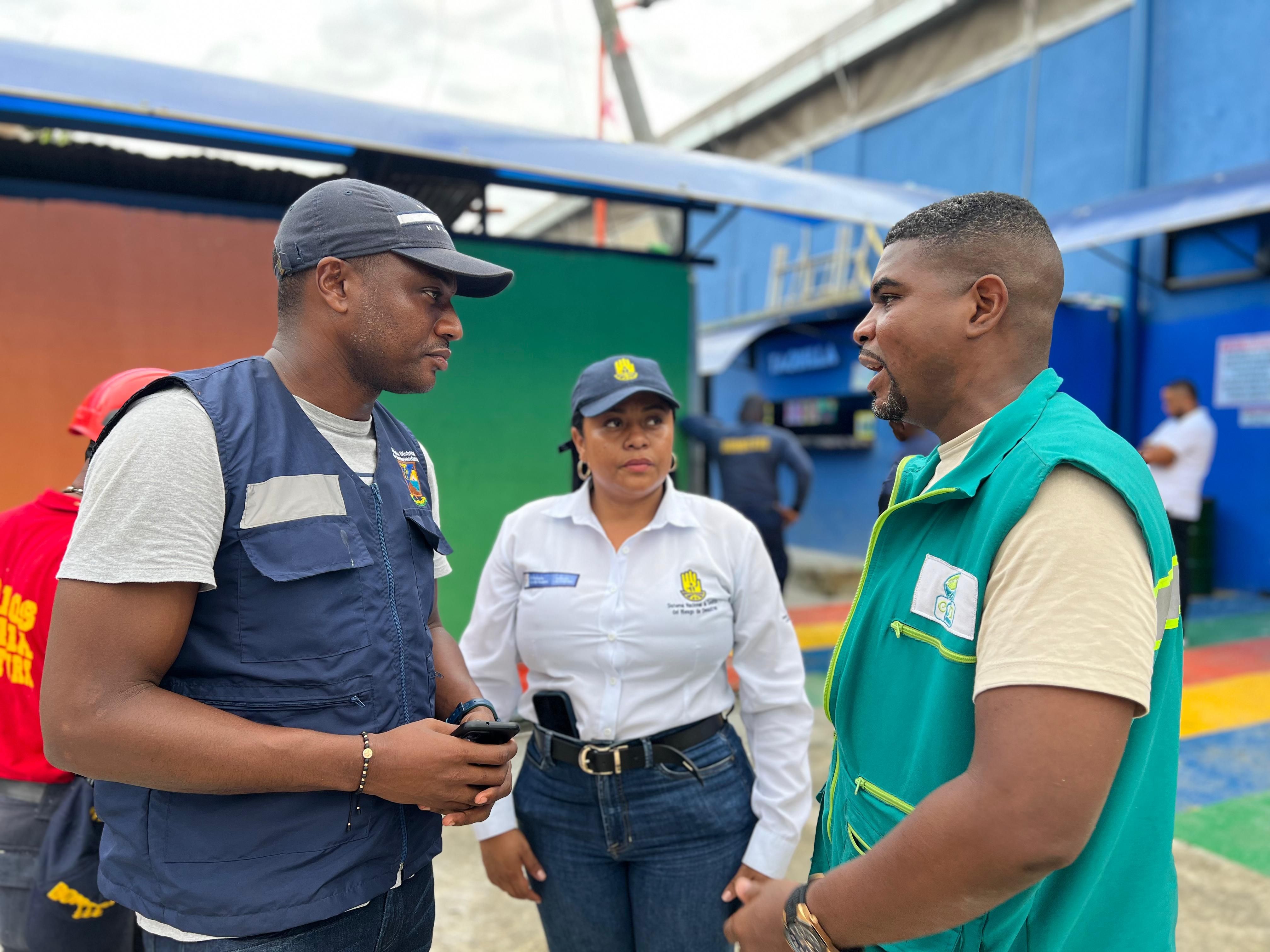 Gobierno Local realiza intervención de árboles para mitigar riesgos por caída en dos establecimientos comerciales