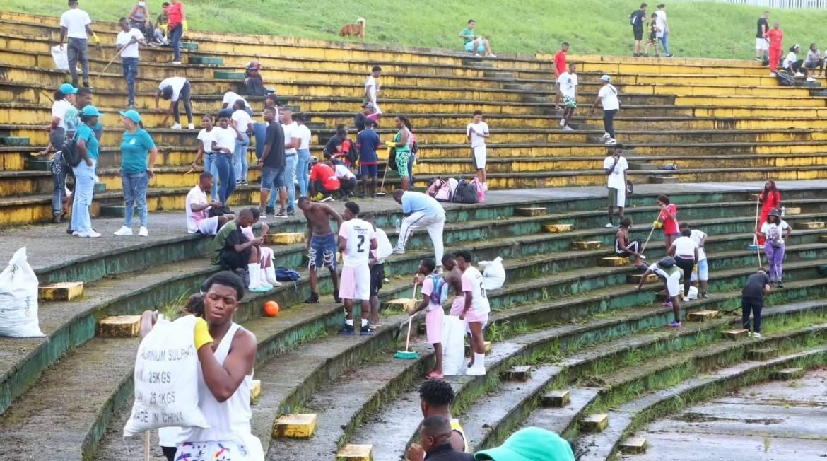 Se realizó una exitosa jornada de aseo en el Coliseo El Cristal