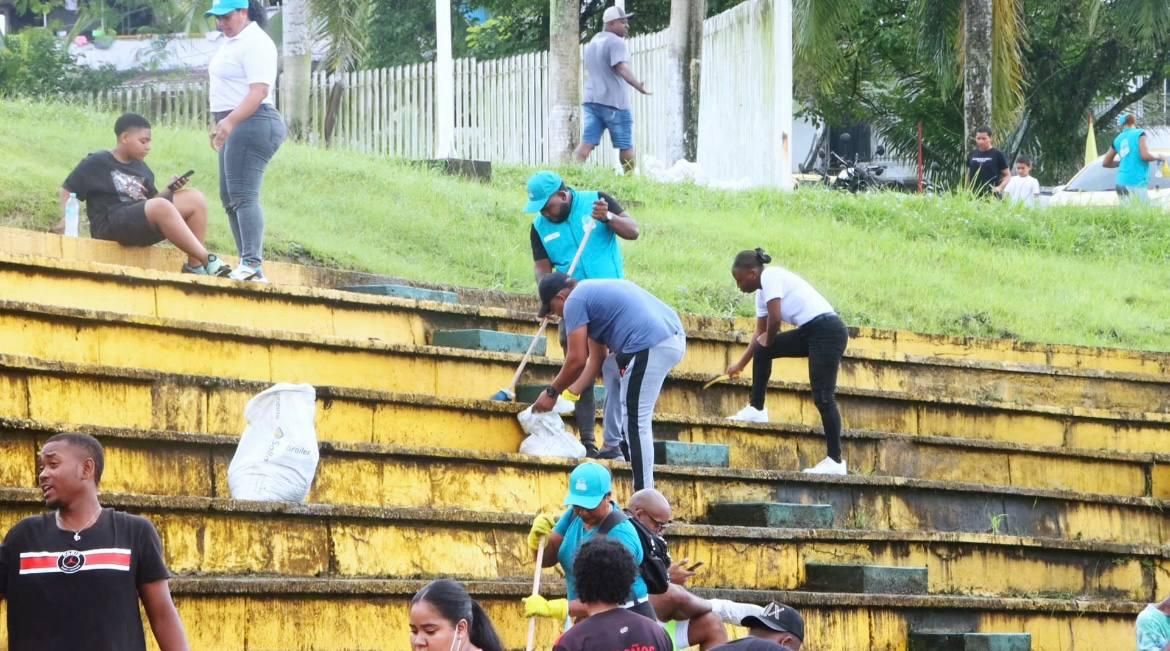 Se realizó una exitosa jornada de aseo en el Coliseo El Cristal