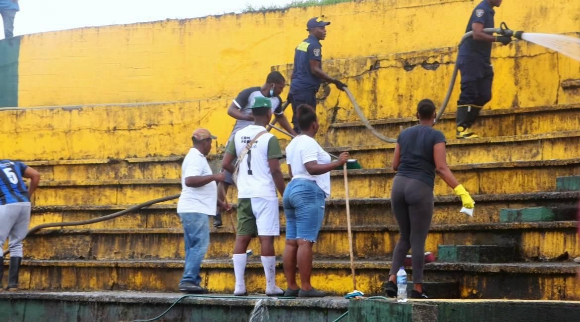 Se realizó una exitosa jornada de aseo en el Coliseo El Cristal